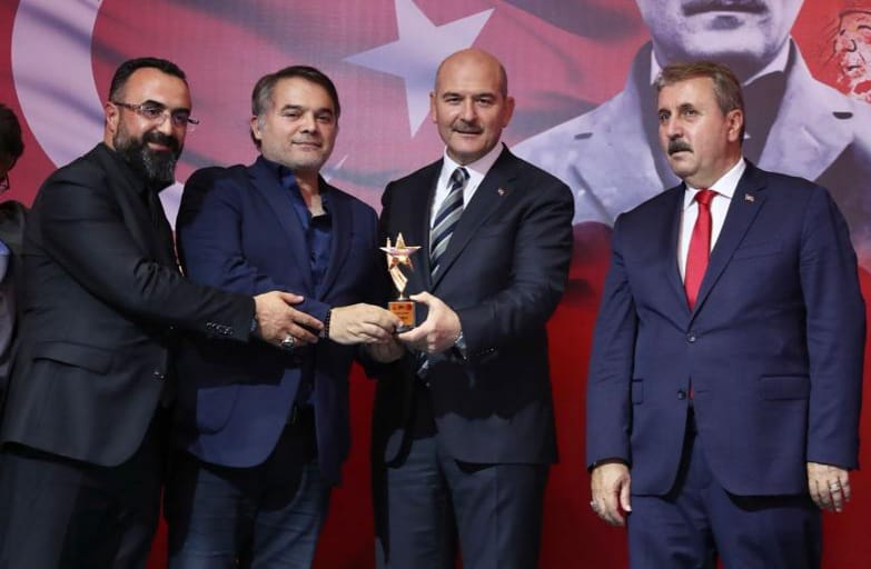  Gazeteci arkadışımız Telat Atilla Ödülünü Bakan Soylu'dan aldı.