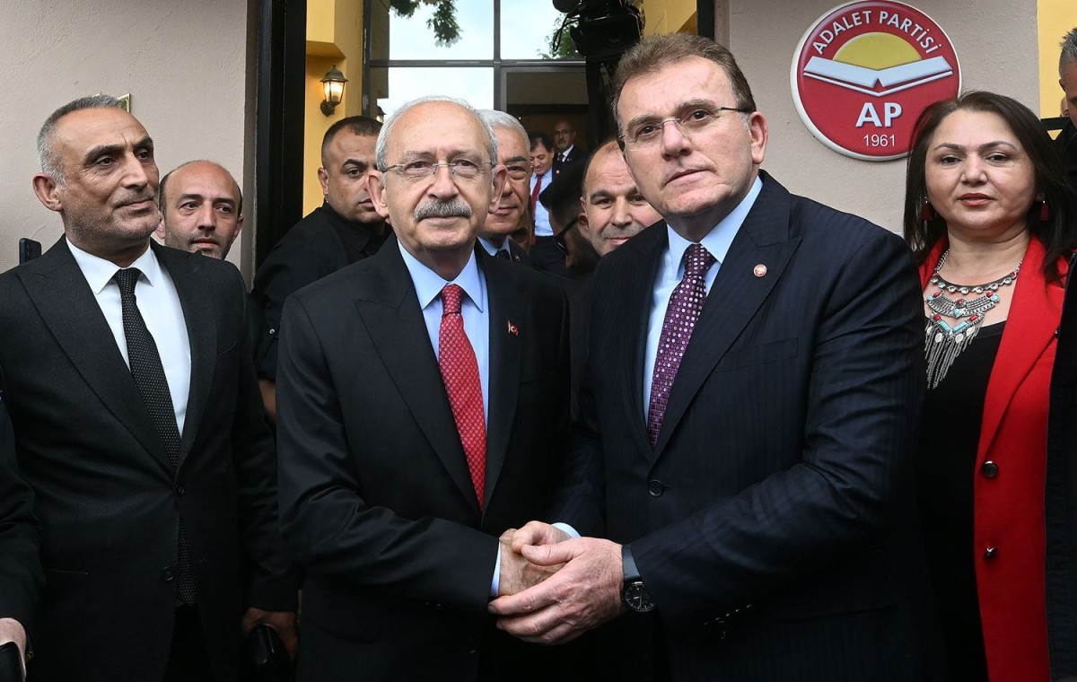  Adalet Partisi Genel Başkanı Vecdet Öz Kılıçdaroğlu'na tam destek verdi..