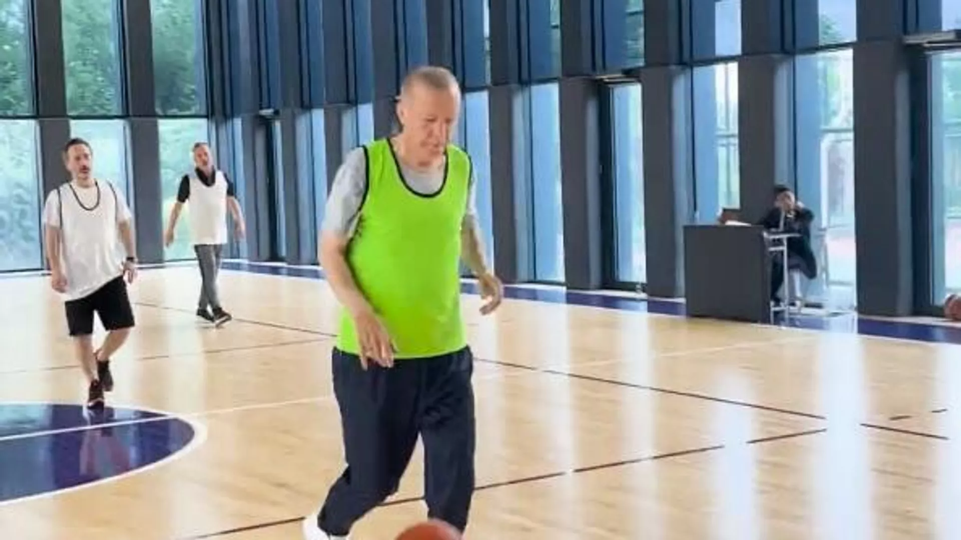 Cumhurbaşkanı Erdoğan basketbol maçı yaptı 