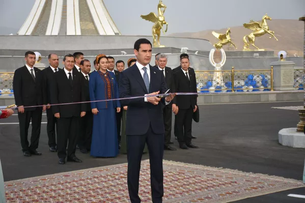 Türkmenistan'ın ilk 'akıllı şehri'nin açılışı yapıldı